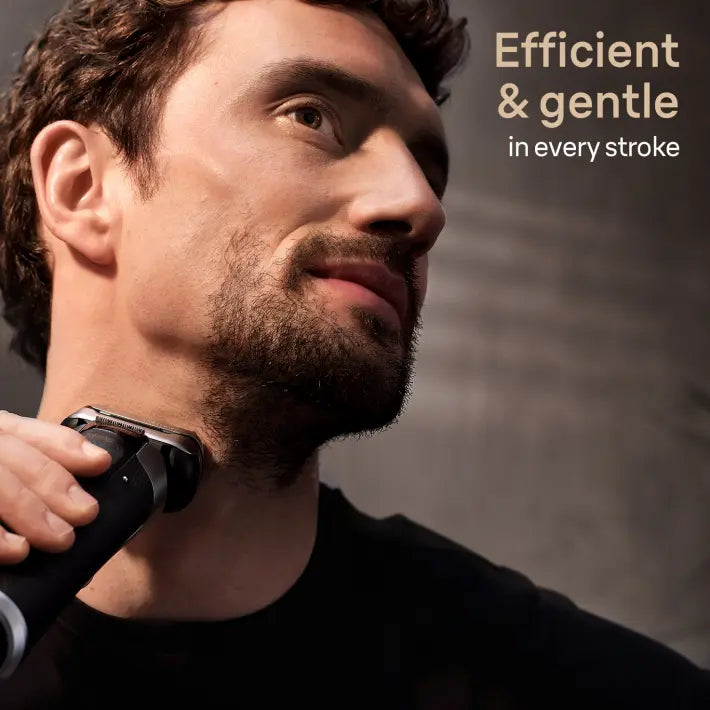 Series 9 Pro+ 9577cc Wet &  Dry shaver with 6-in-1 SmartCare center and PowerCase, silver.