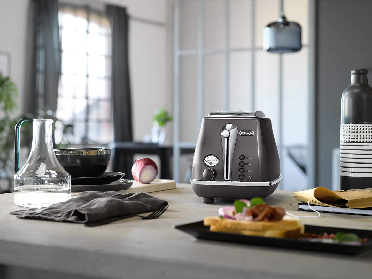 DELONGI TWO SLICE TOASTER CTOT2003GY DLI.CTOT2003GY