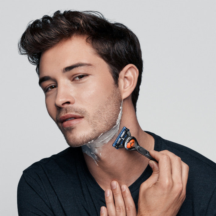 Beard trimmer BT3240 with precision dial, 2 combs and Gillette Fusion5 ProGlide razor. BRN.BT3240
